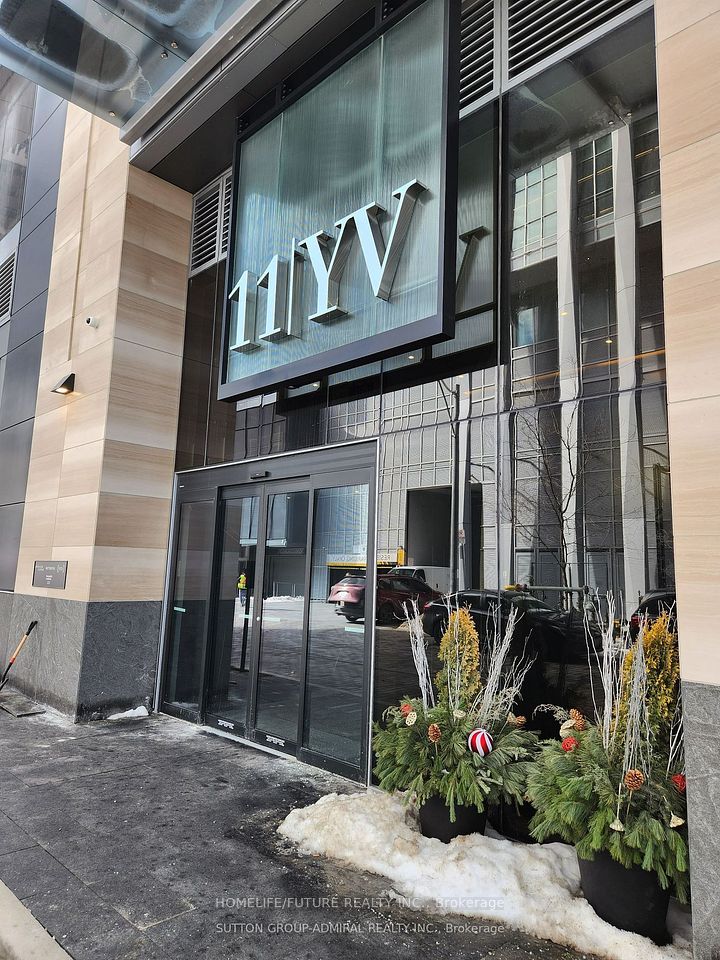 11 Yorkville