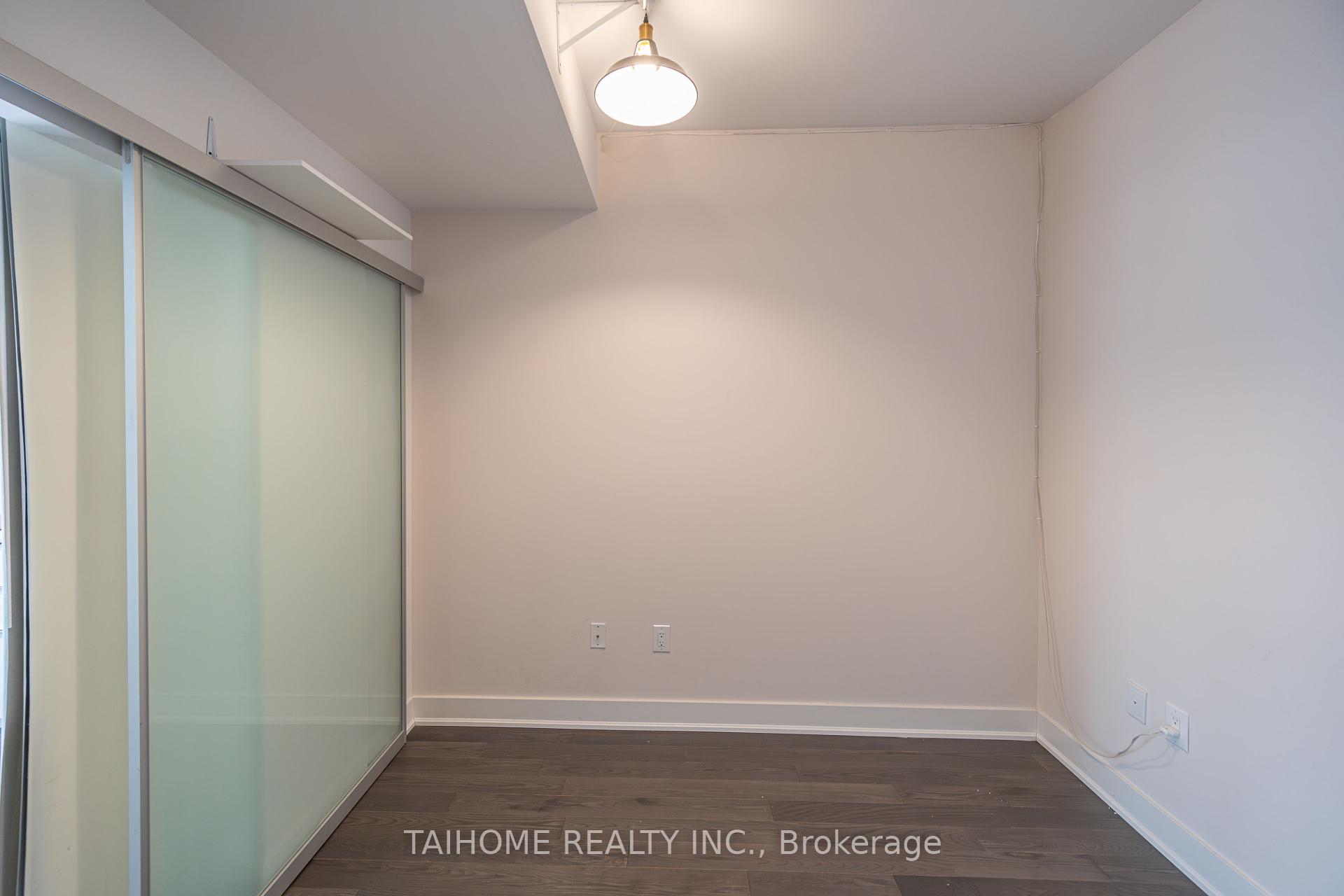 2 Bedrooms Condo at 955 Bay, Toronto For sale
