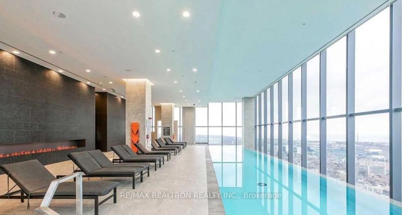 2 Bedrooms Condo at 7 Grenville, Toronto For sale