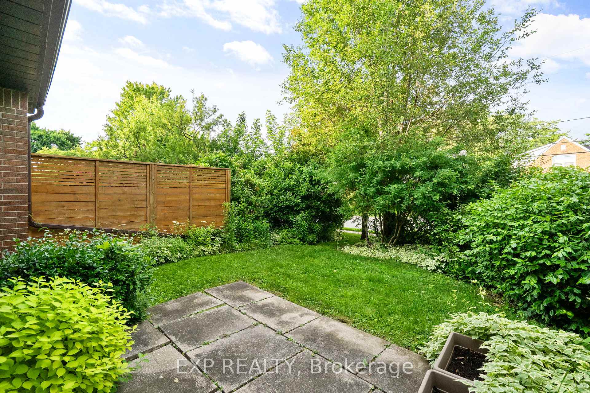 3 Bedrooms Condo at 108 Flaming Rose, Toronto For sale