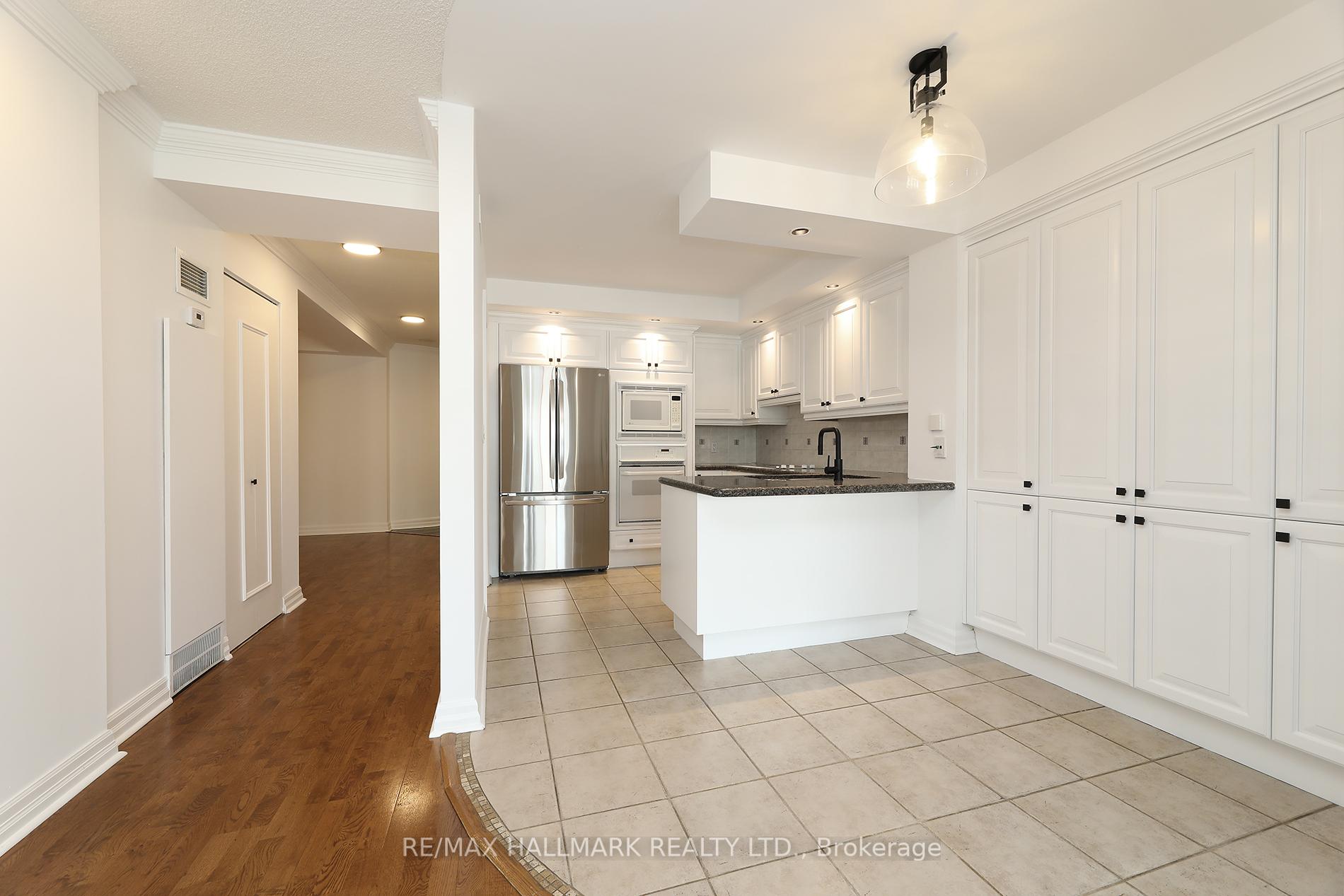 2 Bedrooms Condo at 2727 Yonge, Toronto For sale