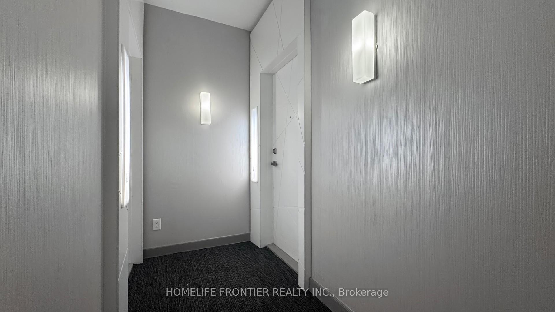 2 Bedrooms Condo at 12 York, Toronto For sale
