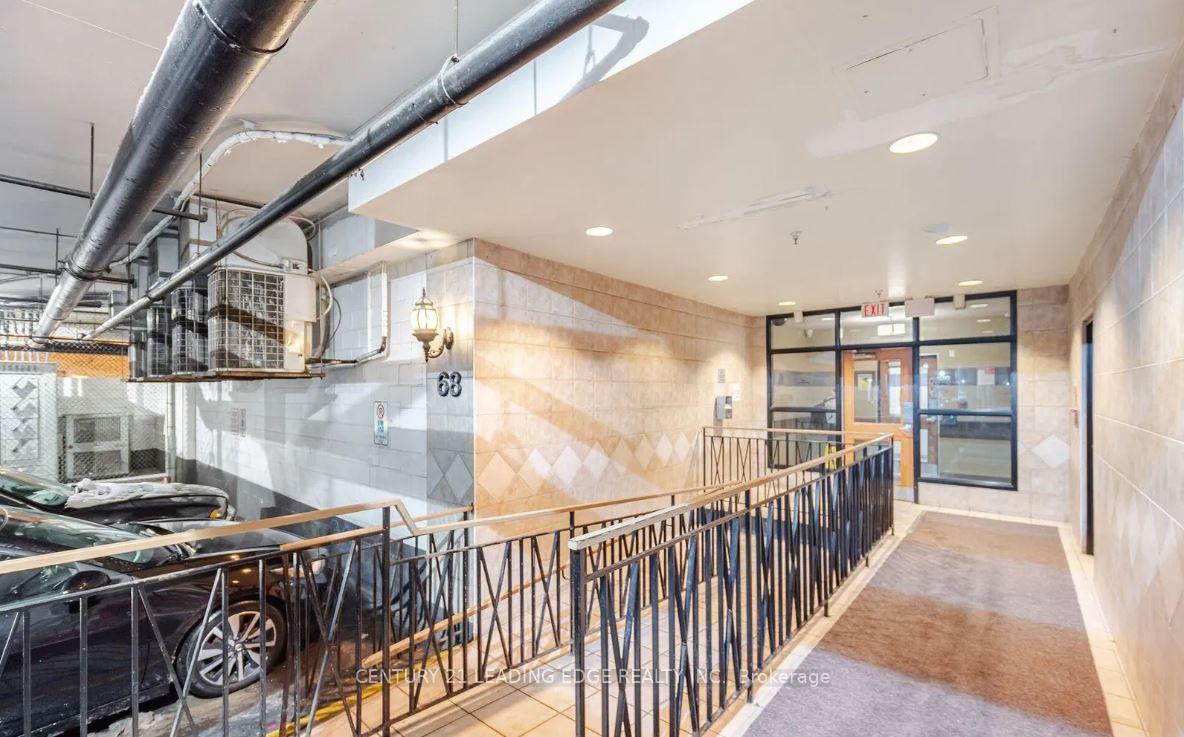 3 Bedrooms Condo at 68 Corporate, Toronto For sale