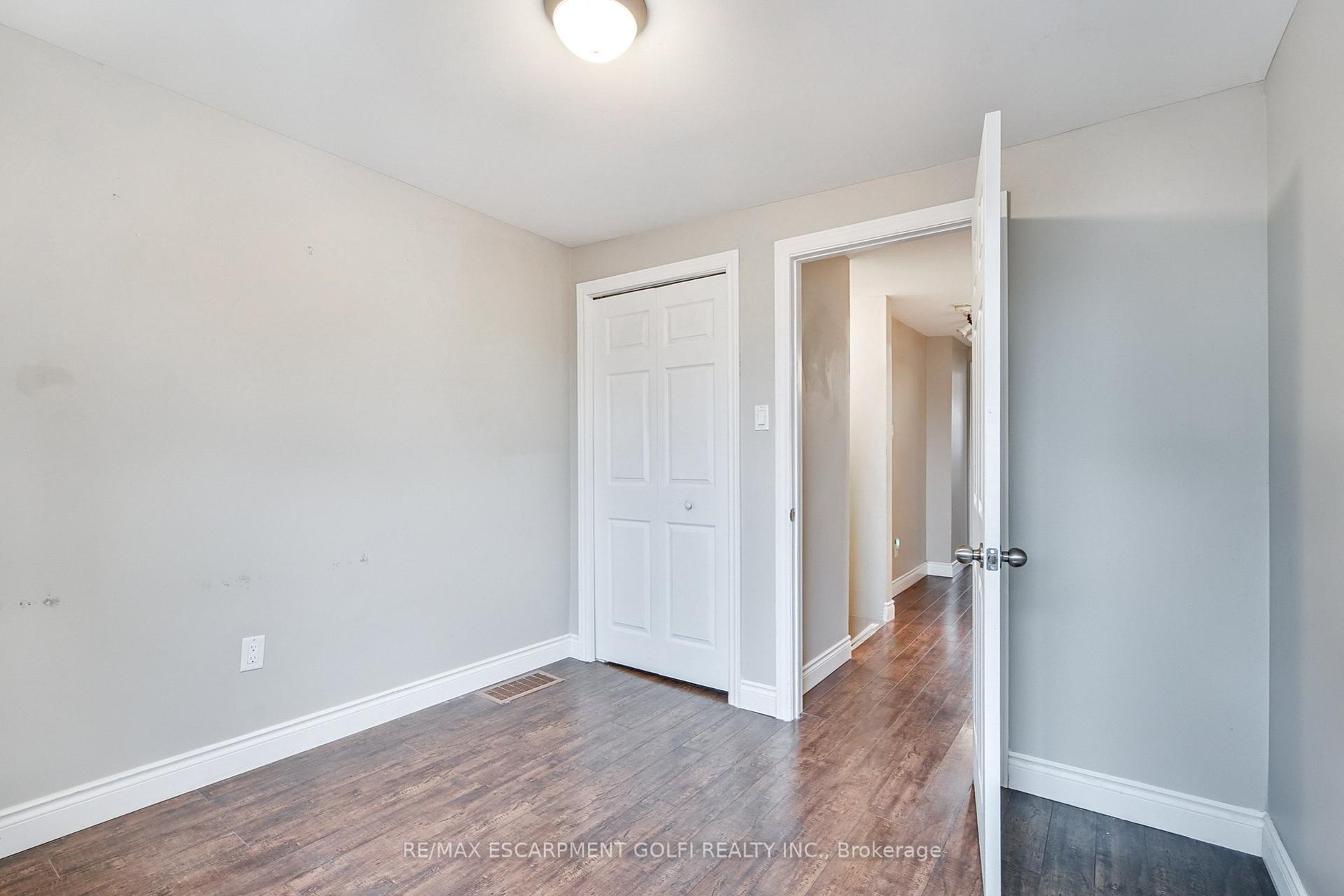 4 Bedrooms Condo at 23 WATSONS, Hamilton For sale
