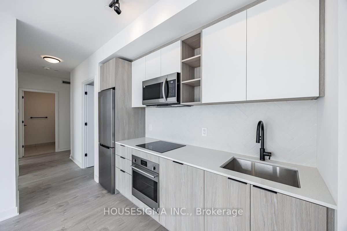 3 Bedrooms Condo at 36 Zorra,  Toronto For sale