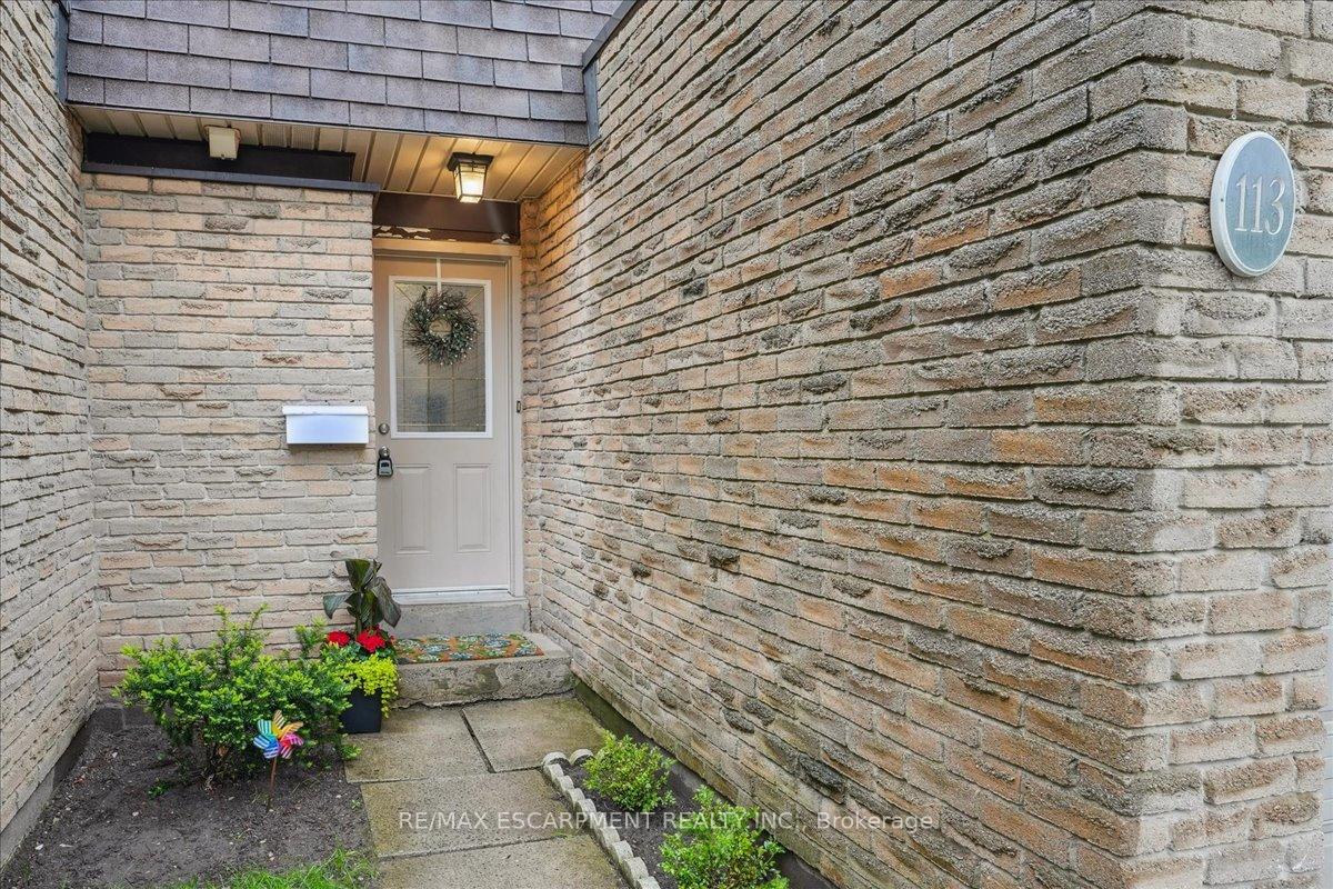 3 Bedrooms Condo at 680 Regency, Burlington For sale