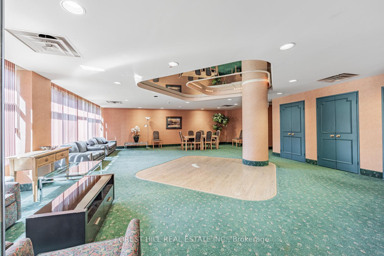3 Bedrooms Condo at 900 Yonge, Toronto For sale