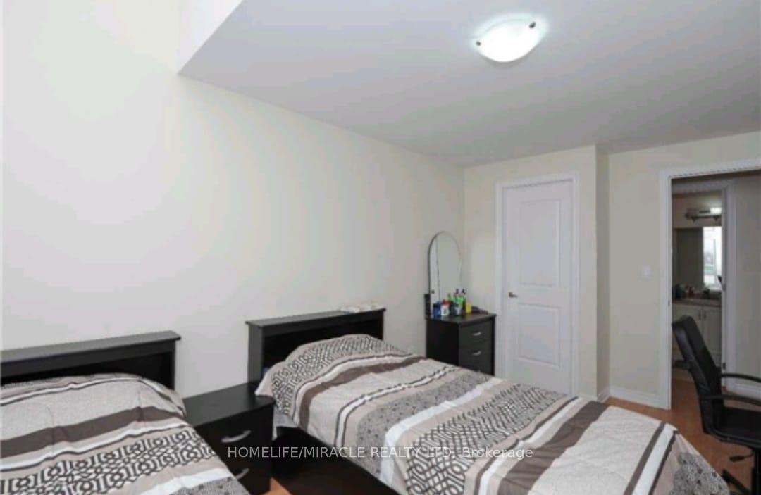 2 Bedrooms Condo at 9601 Jane, Vaughan For sale