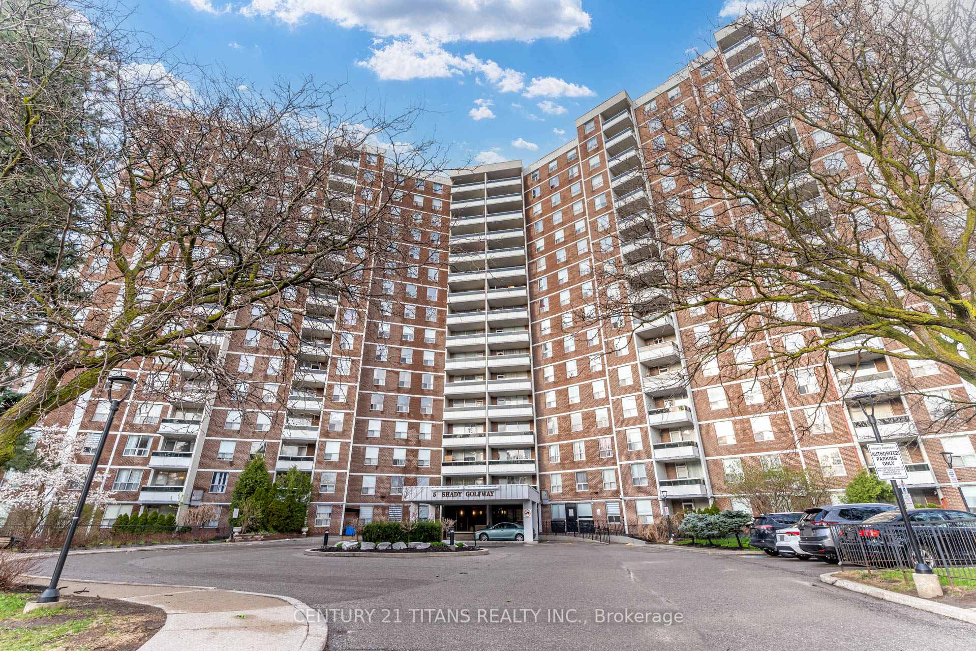 3 Bedrooms Condo at 5 Shady Golfway, Toronto For sale