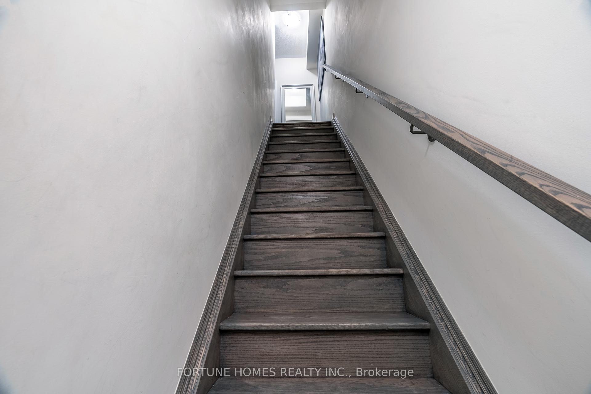 3 Bedrooms Condo at 39 John Perkins Bull, Toronto For sale