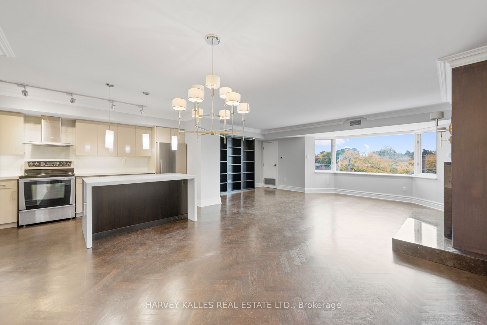 70 Elmsthorpe Avenue PH-401