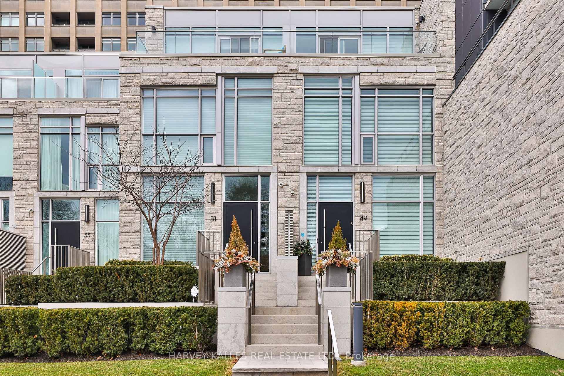4 Bedrooms Condo at 49 Foxbar, Toronto For sale