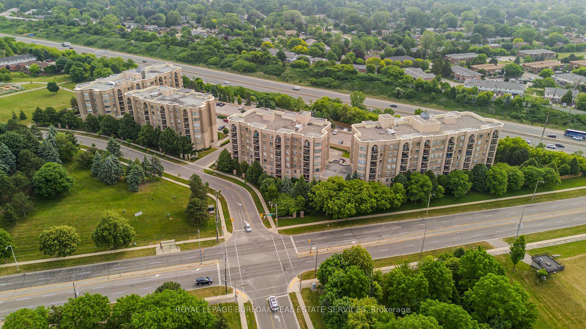 2 Bedrooms Condo at 2085 Amherst Heights, Burlington For sale