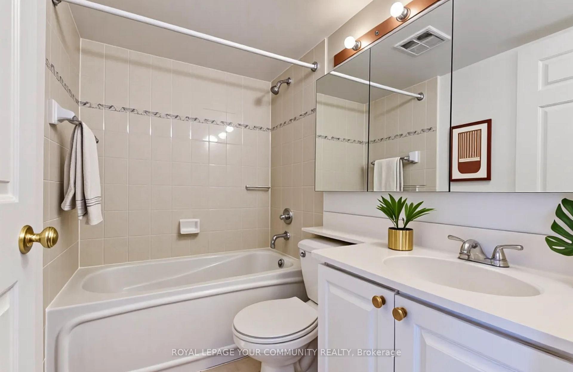 2 Bedrooms Condo at 889 Bay, Toronto For sale