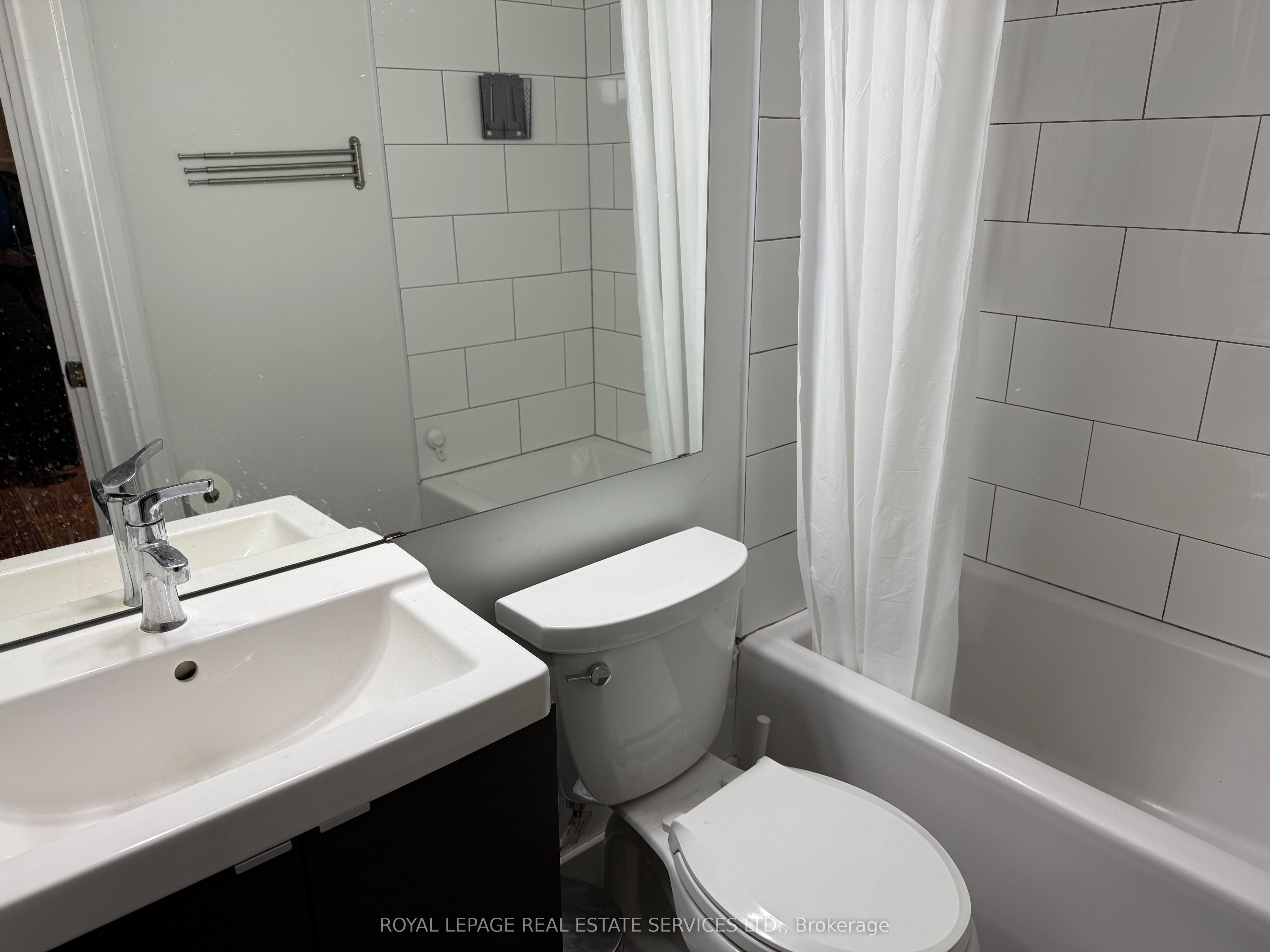 913 Palmerston Ave Avenue, #Main