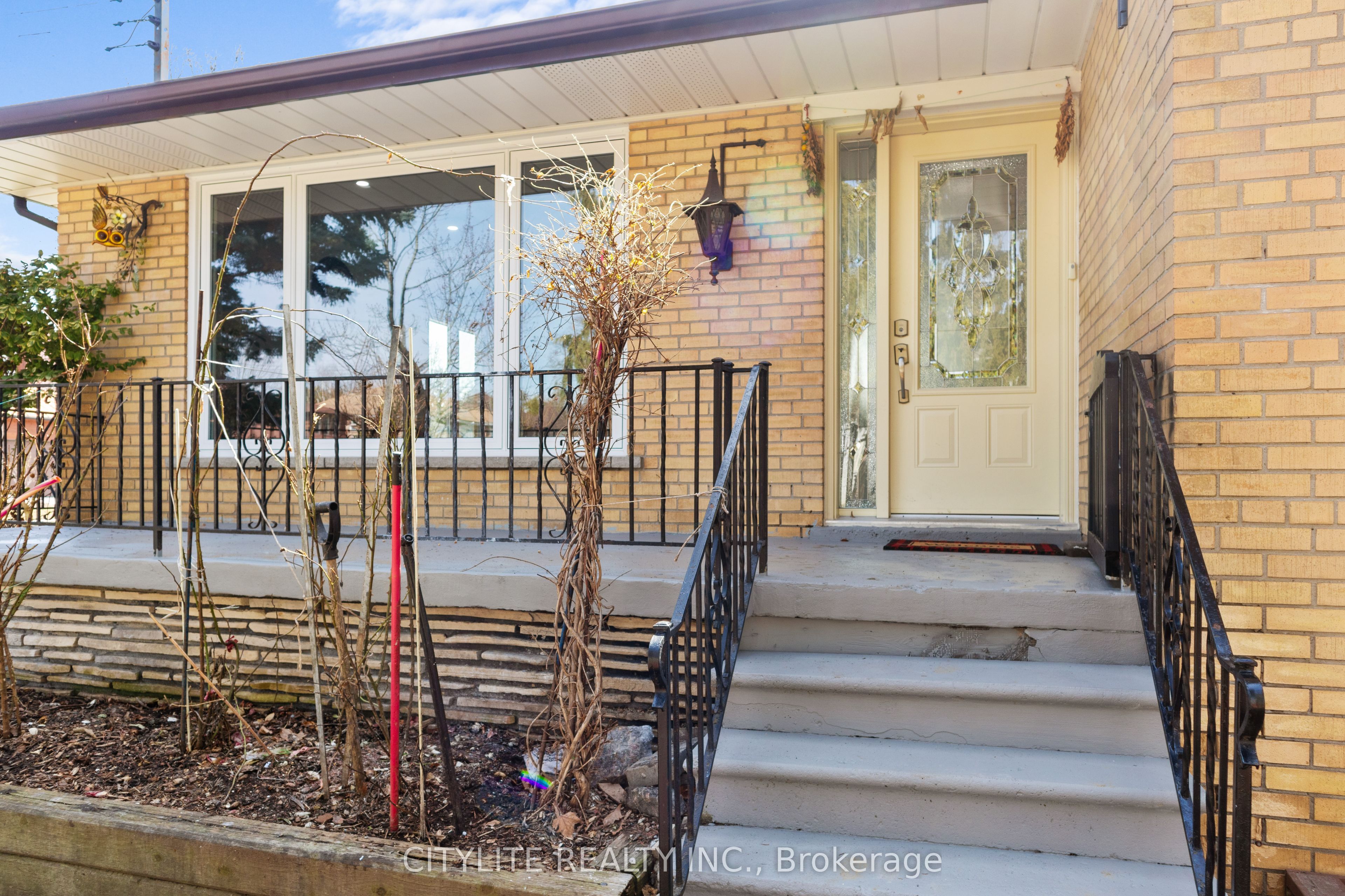 2 Emmeline Crescent