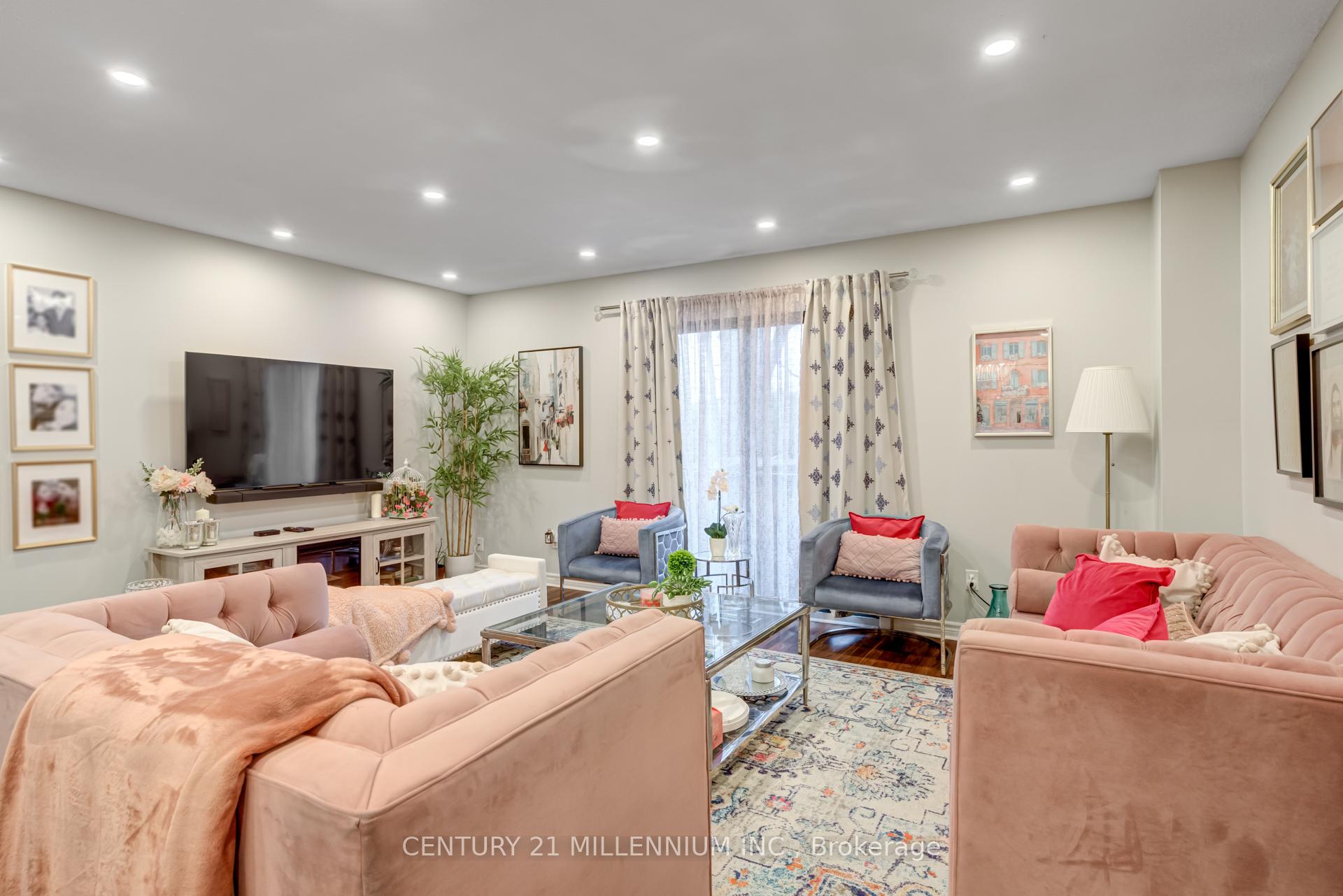 3 Bedrooms Condo at 1536 Sixth, Oakville For sale