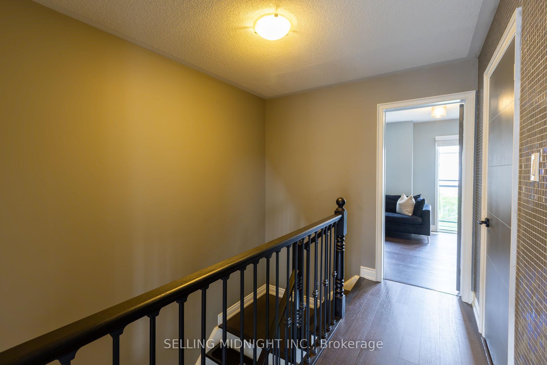 2 Bedrooms Condo at 5650 WINSTON CHURCHILL, Mississauga For sale