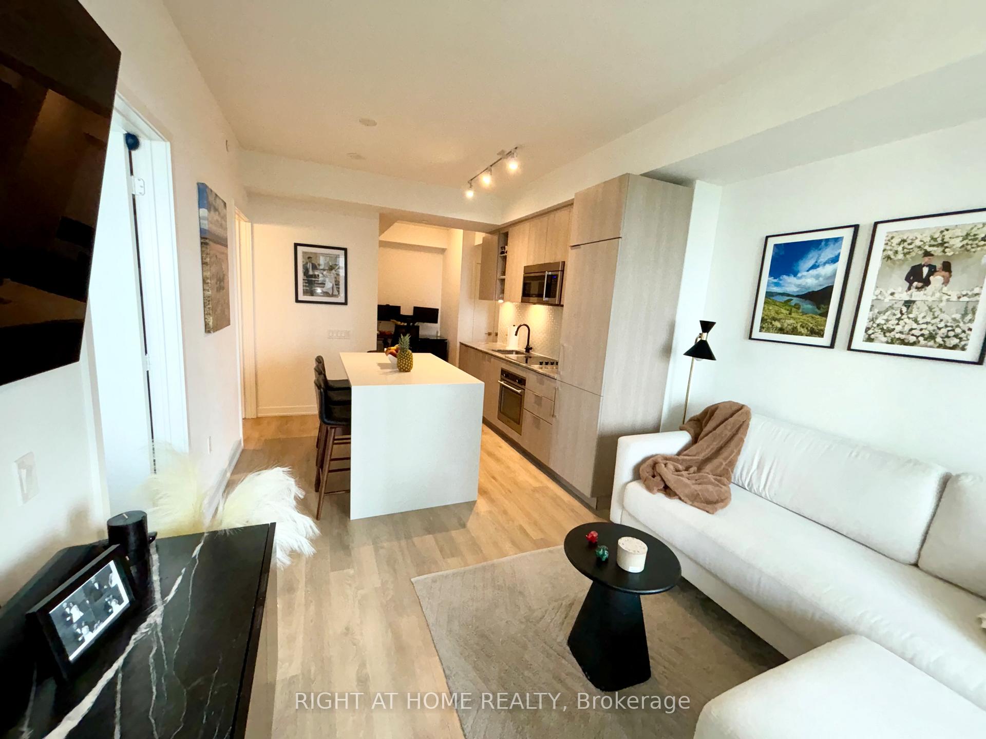 2 Bedrooms Condo at 50 Ordnance, Toronto For sale