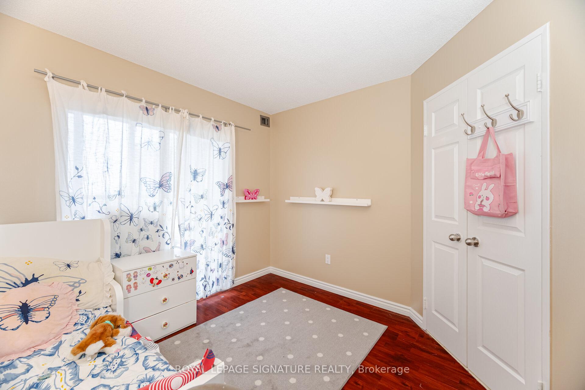 3 Bedrooms Condo at 50 Kingsbridge Garden, Mississauga For sale