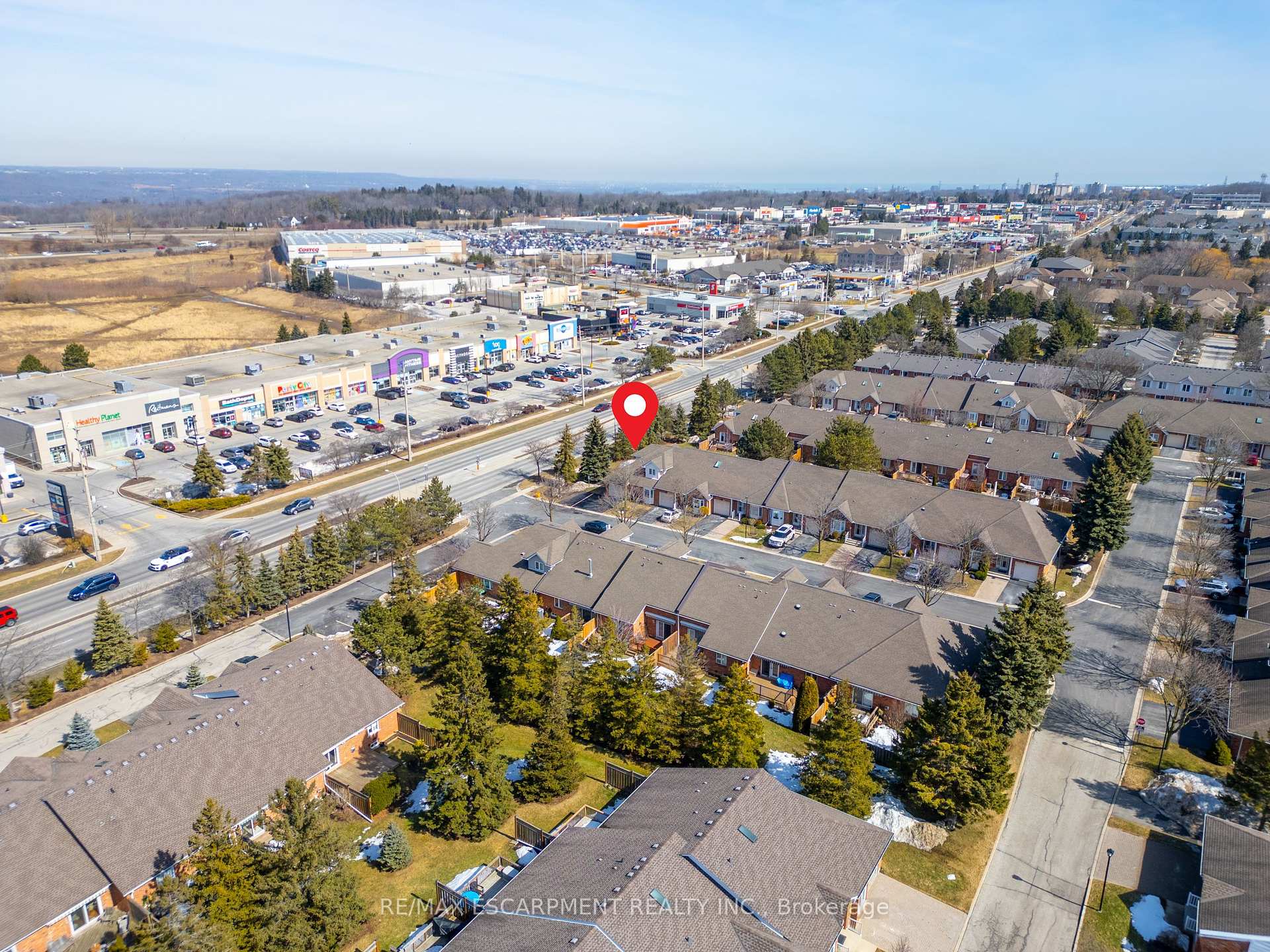 2 Bedrooms Condo at 810 Golf Links, Hamilton For sale