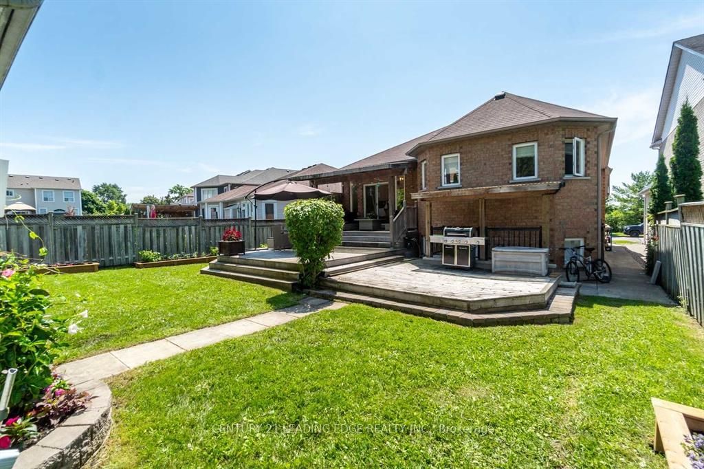 30 AMANDA Avenue, Whitby, ON L1M 1K4