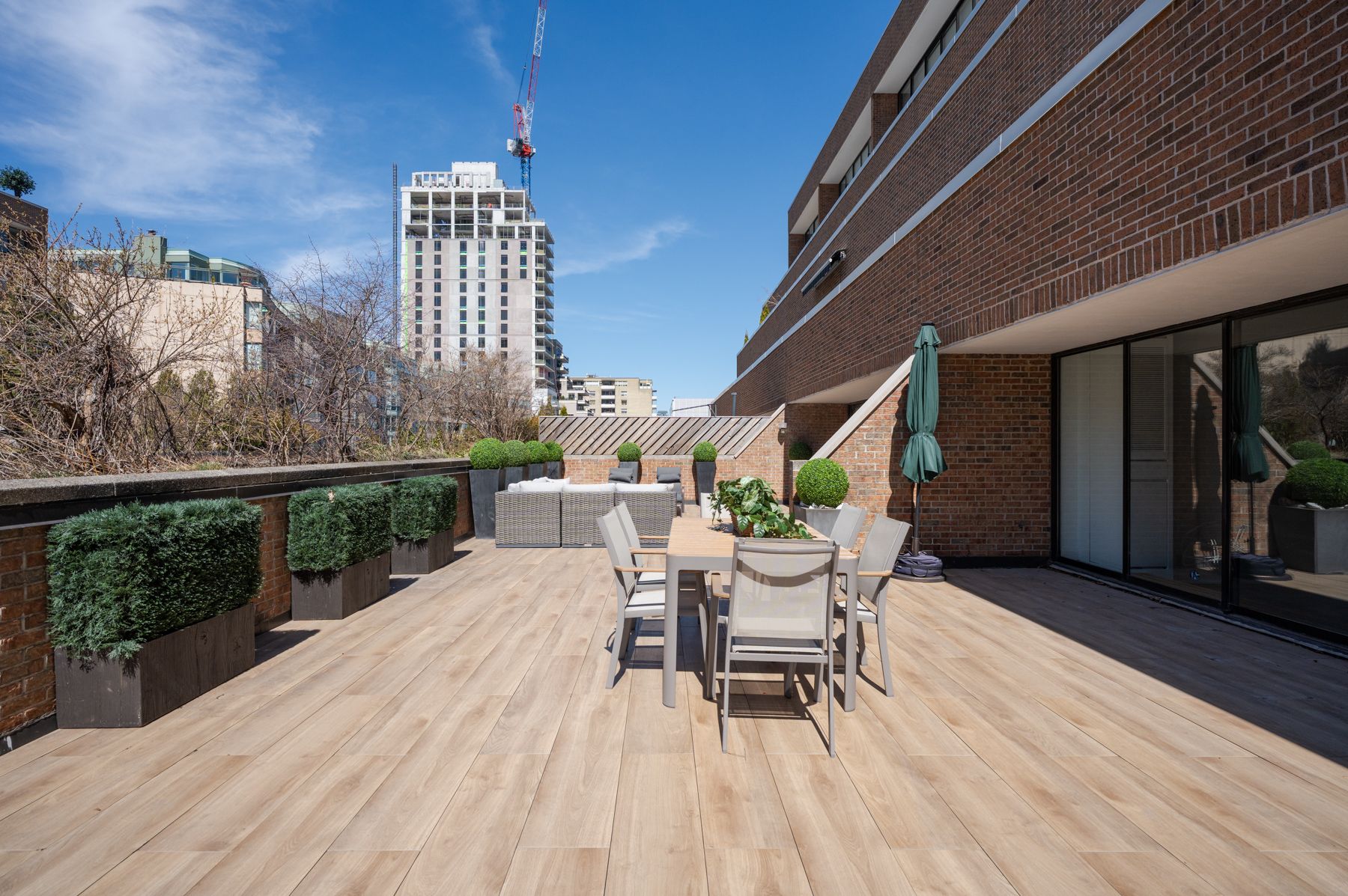 18A Hazelton Avenue E301