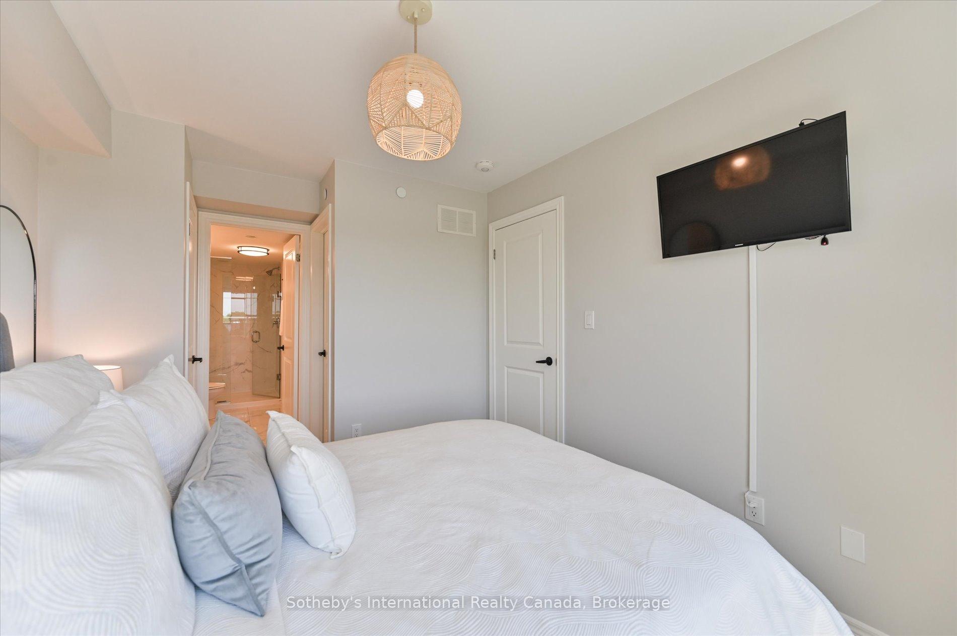 2 Bedrooms Condo at 2199 Lillykin, Oakville For sale