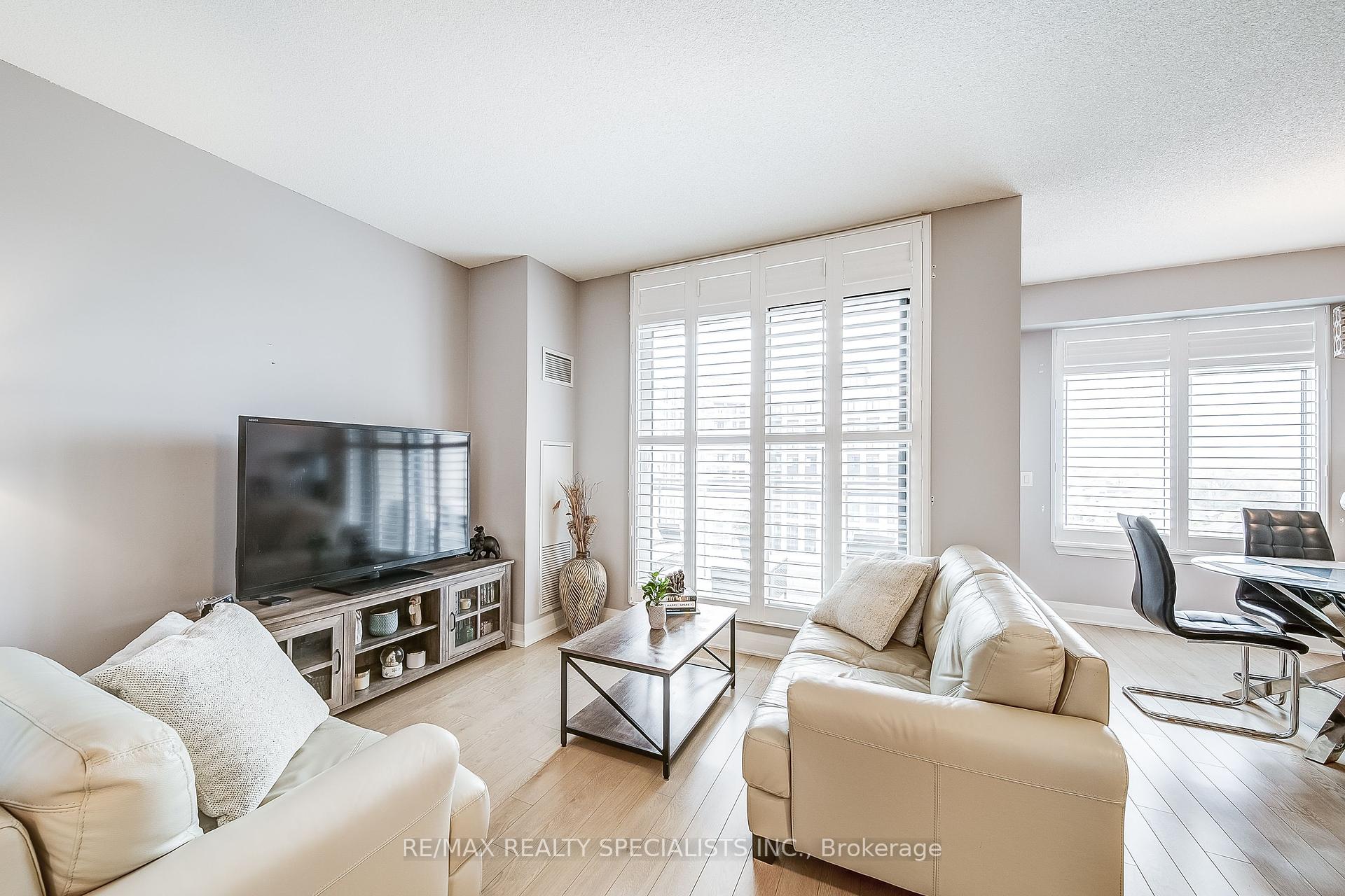 2 Bedrooms Condo at 24 Woodstream,  Vaughan For sale