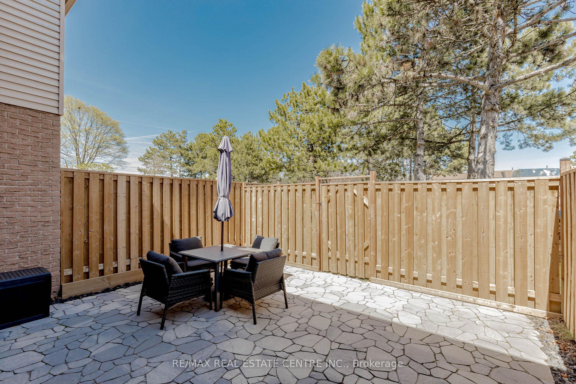 3 Bedrooms Condo at 1526 Lancaster,  Oakville For sale