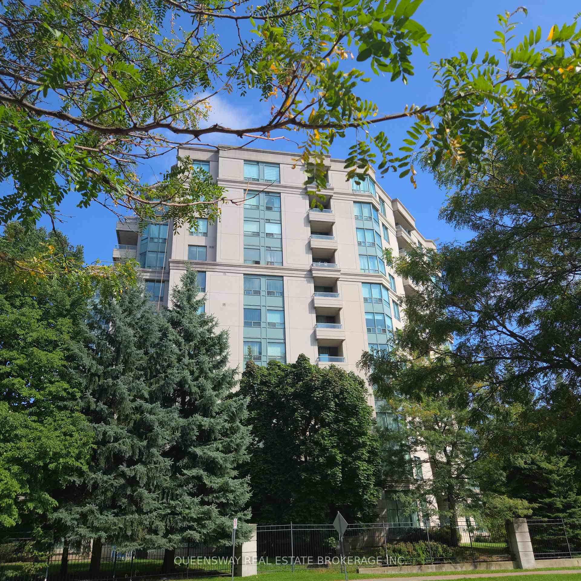2 Bedrooms Condo at 1 Emerald, Vaughan For sale