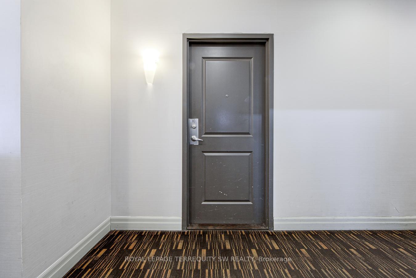 2 Bedrooms Condo at 618 A Fleet, Toronto For sale