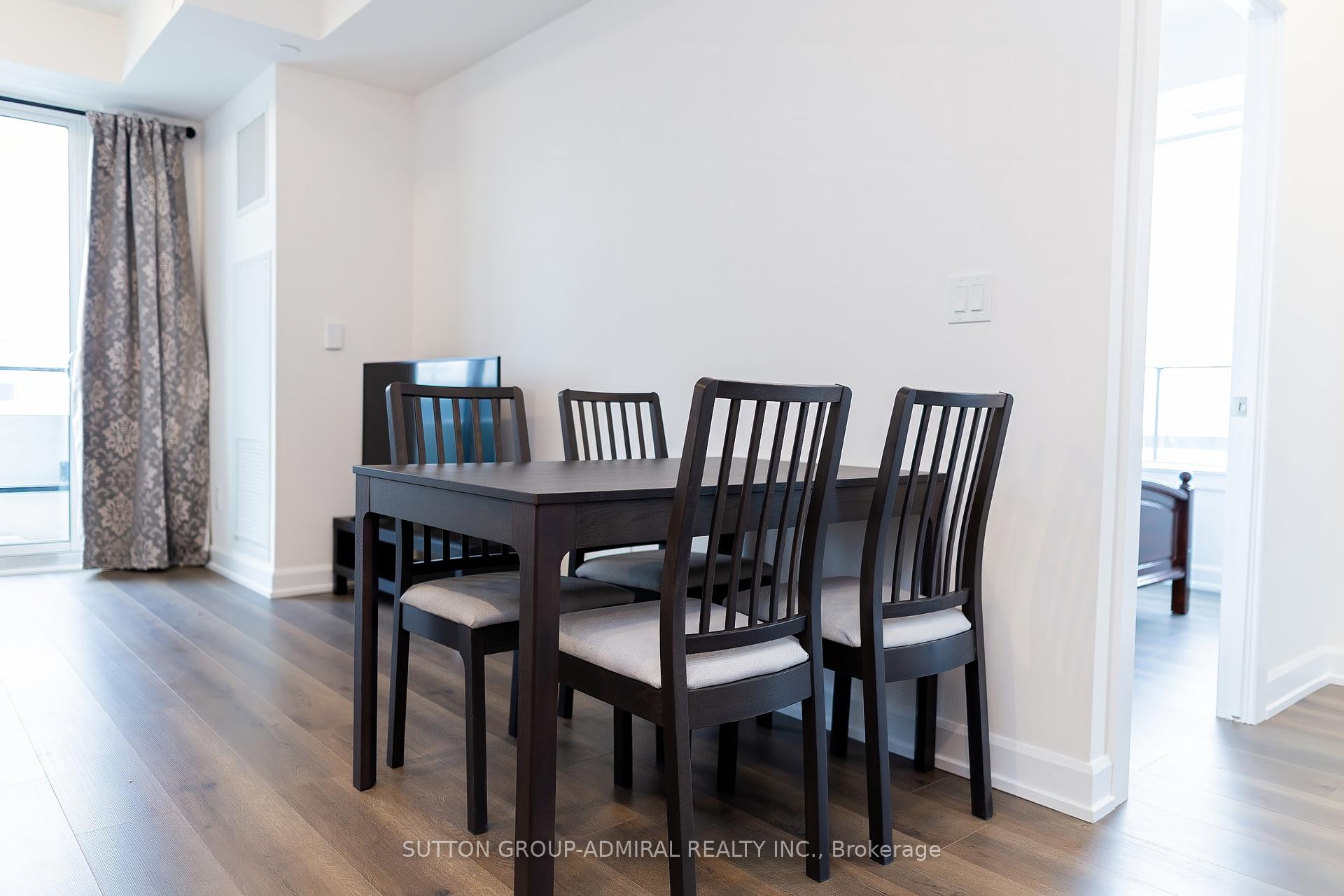 2 Bedrooms Condo at 3220 William Colston, Oakville For sale