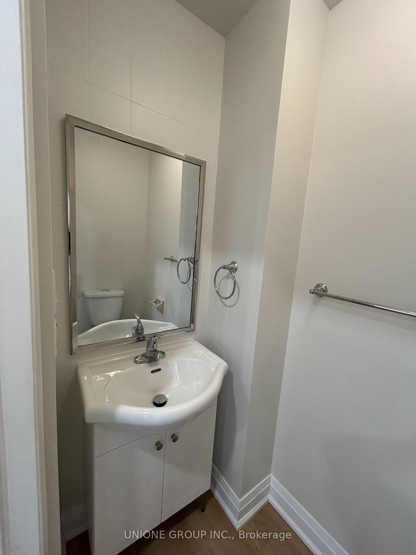 3 Bedrooms Condo at 1570 Reeves, Oakville For sale