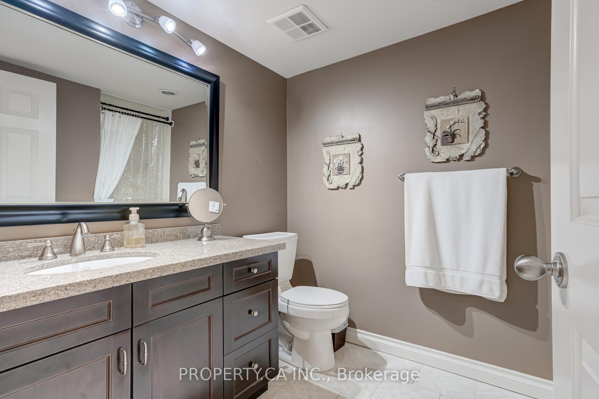 3 Bedrooms Condo at 1700 The Collegeway, Mississauga For sale