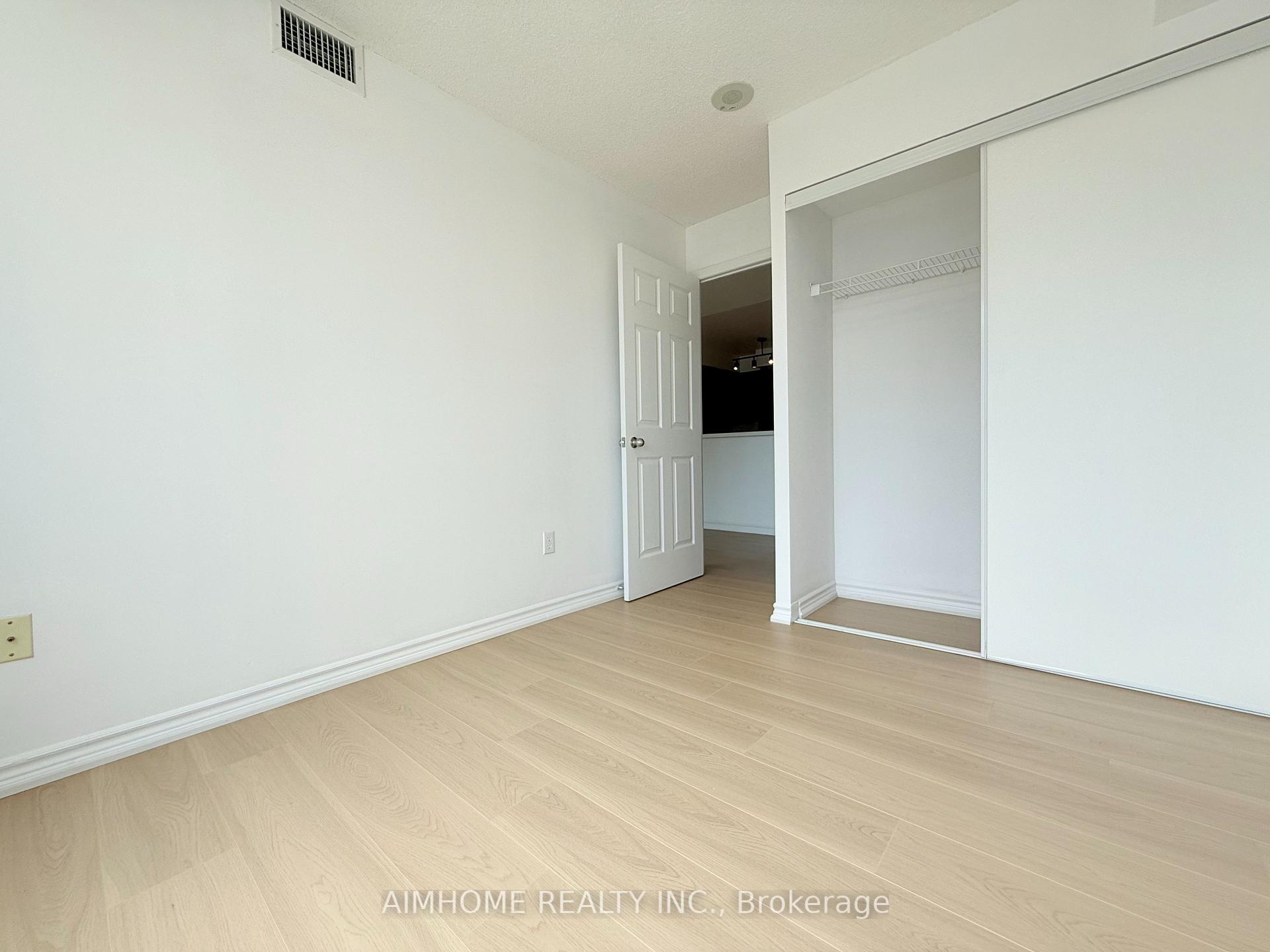 3 Bedrooms Condo at 7 Lorraine, Toronto For sale