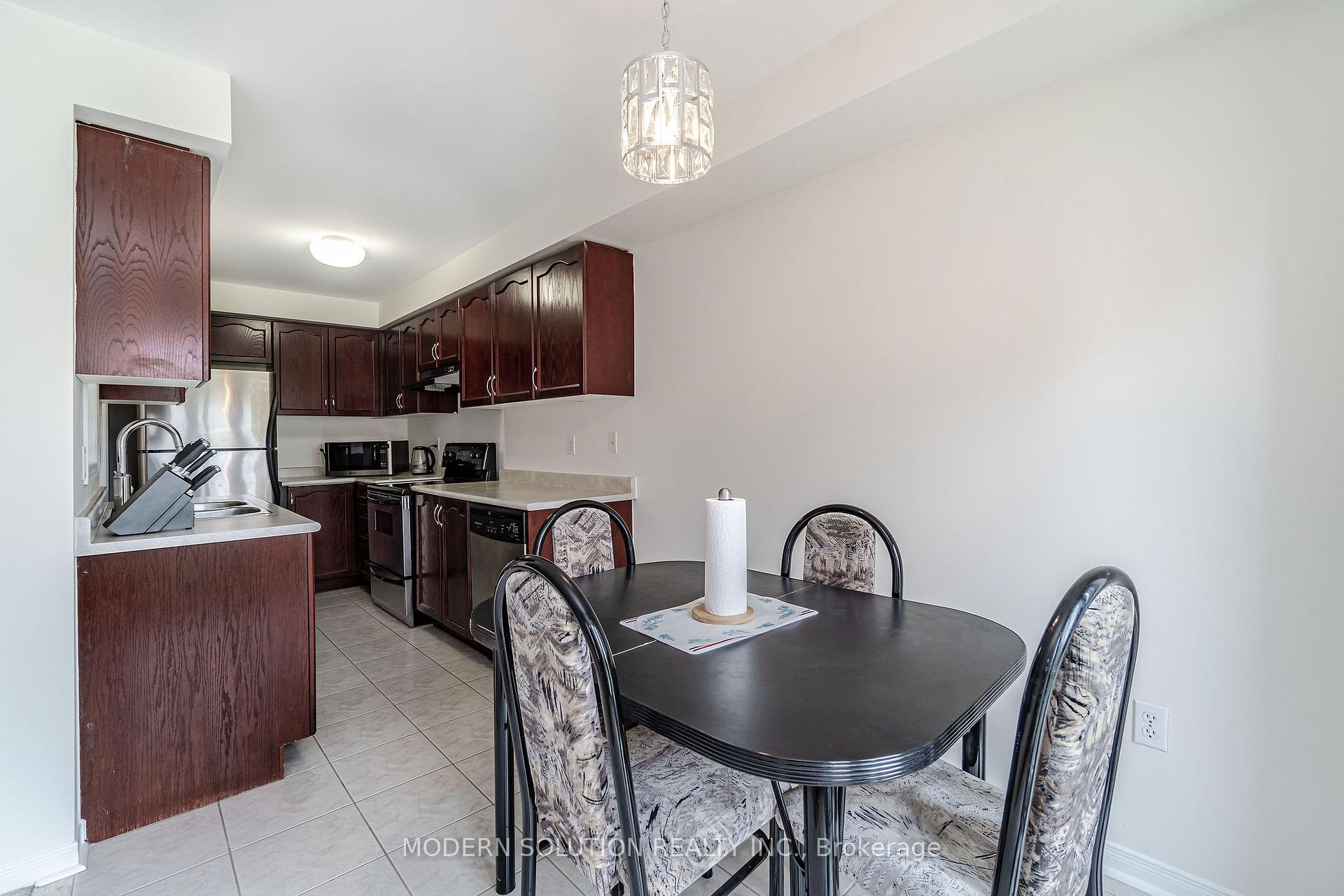 3 Bedrooms Condo at 525 Novo Star, Mississauga For sale