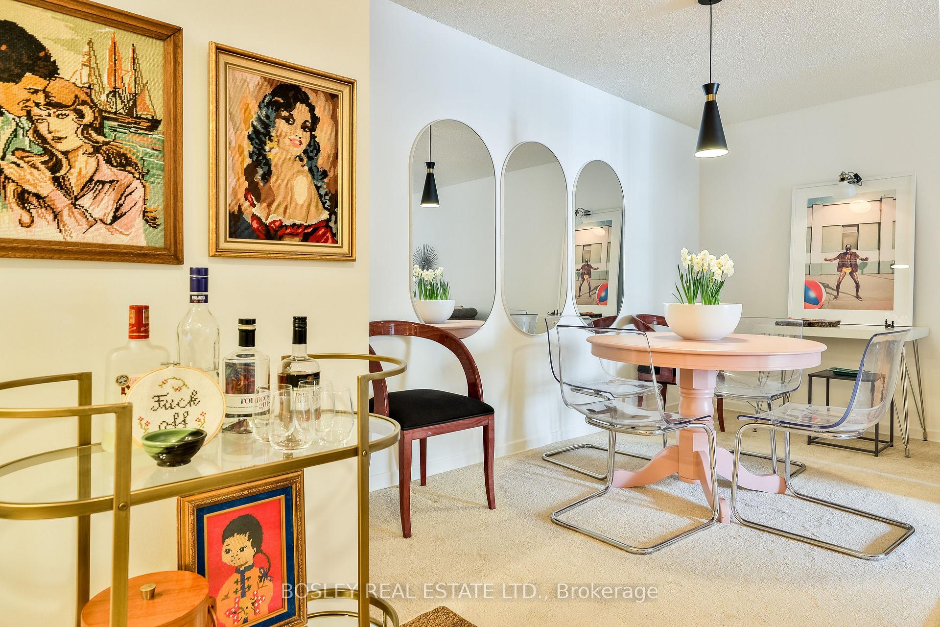 2 Bedrooms Condo at 25 Maitland, Toronto For sale