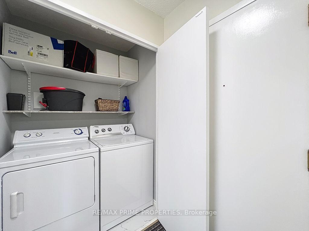 2 Bedrooms Condo at 91 Townsgate, Vaughan For sale