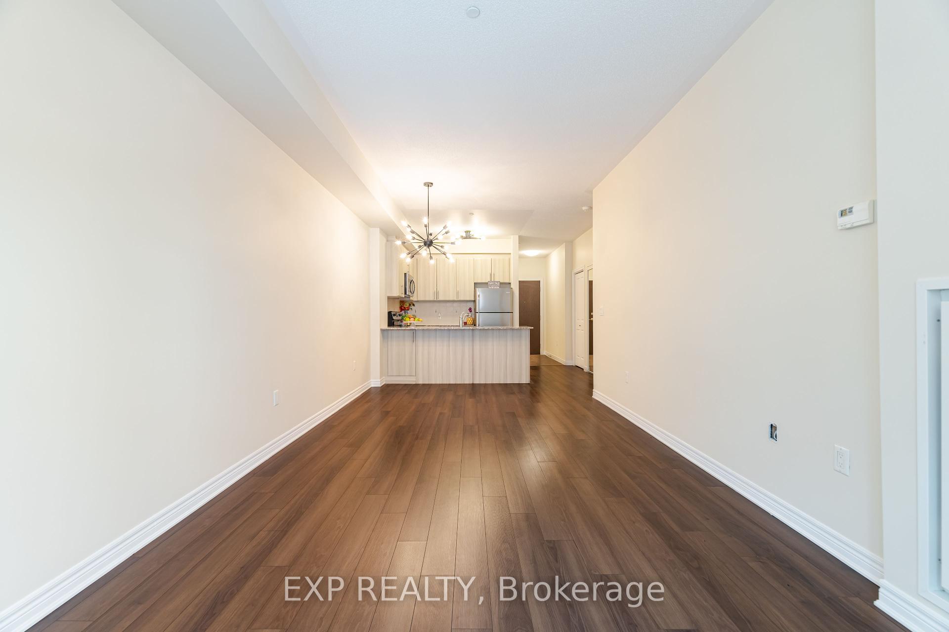 3 Bedrooms Condo at 216 Oak Park, Oakville For sale