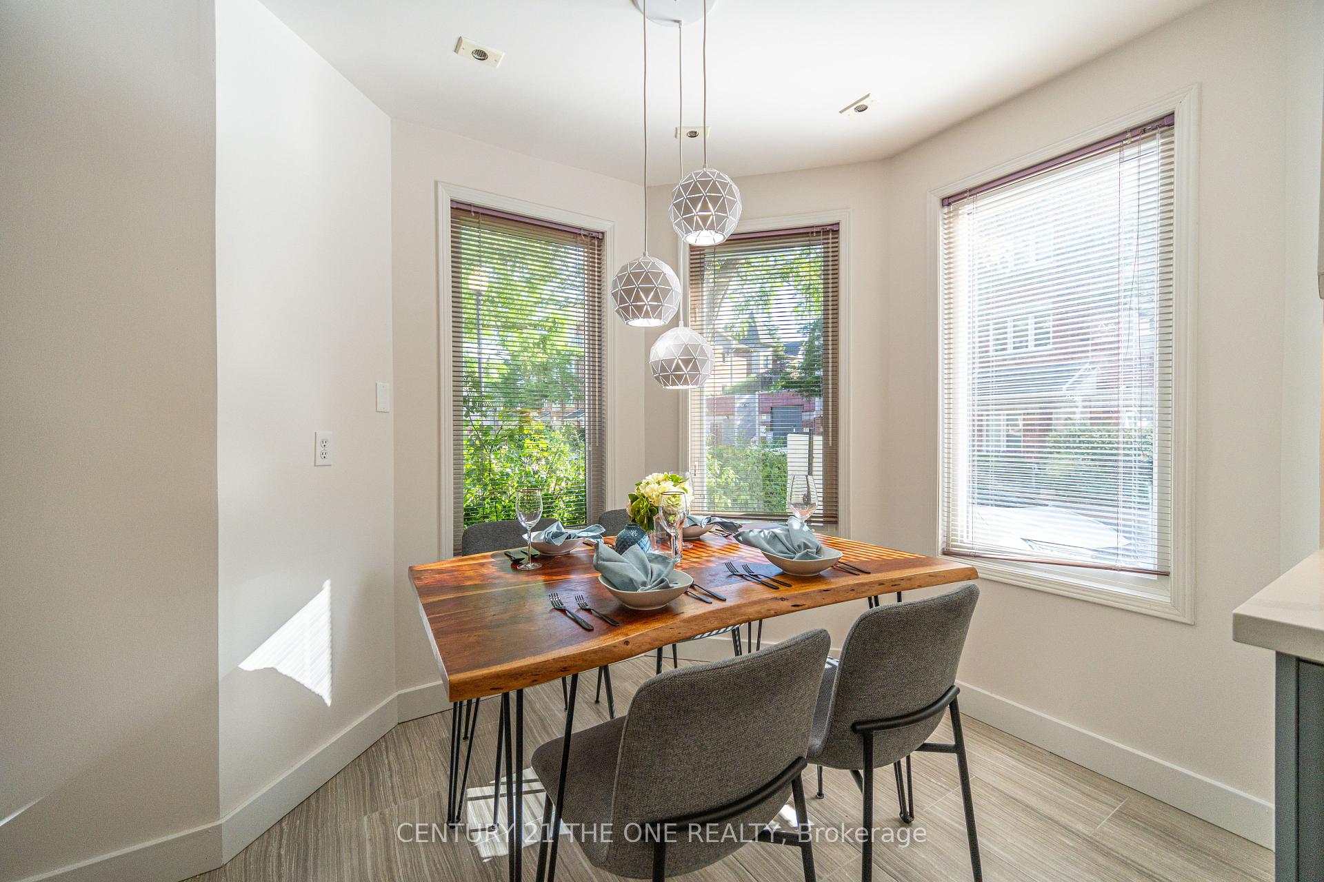 4 Bedrooms Condo at 28 Rosebank, Toronto For sale