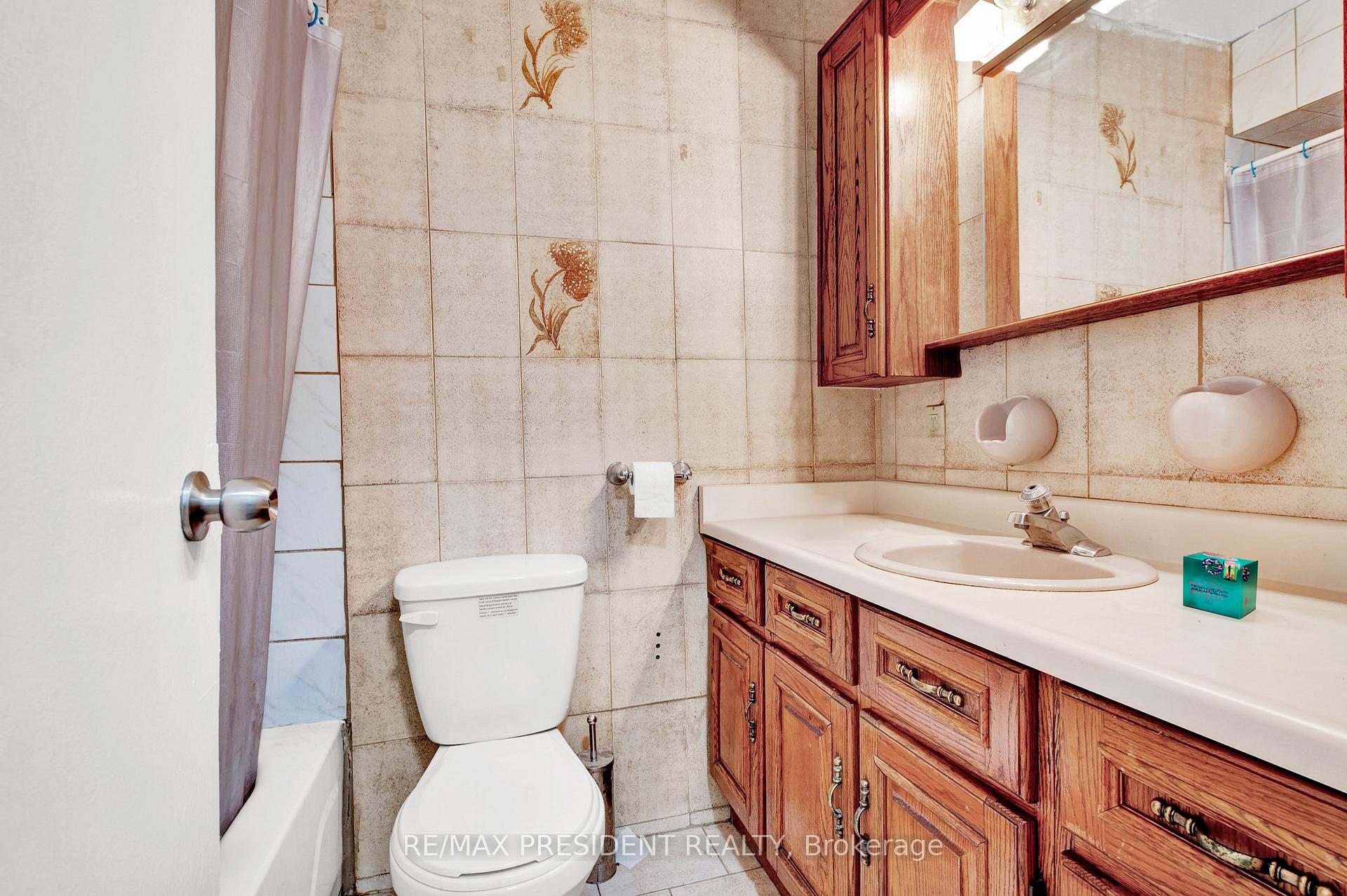 4 Bedrooms Condo at 10 Eddystone,  Toronto For sale