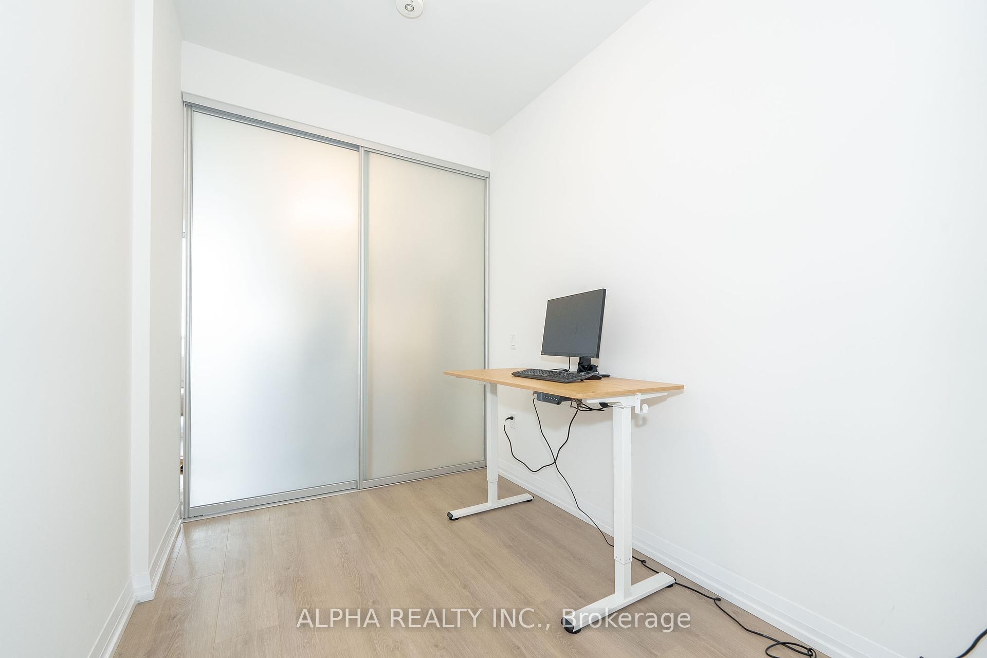 3 Bedrooms Condo at 50 Dunfield,  Toronto For sale