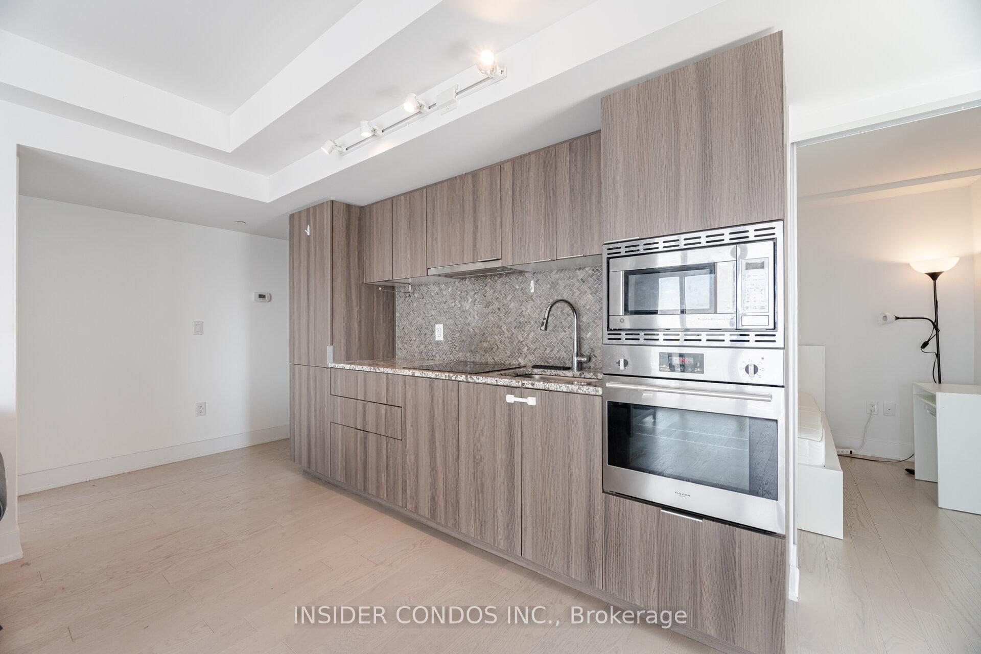 2 Bedrooms Condo at 955 Bay, Toronto For sale