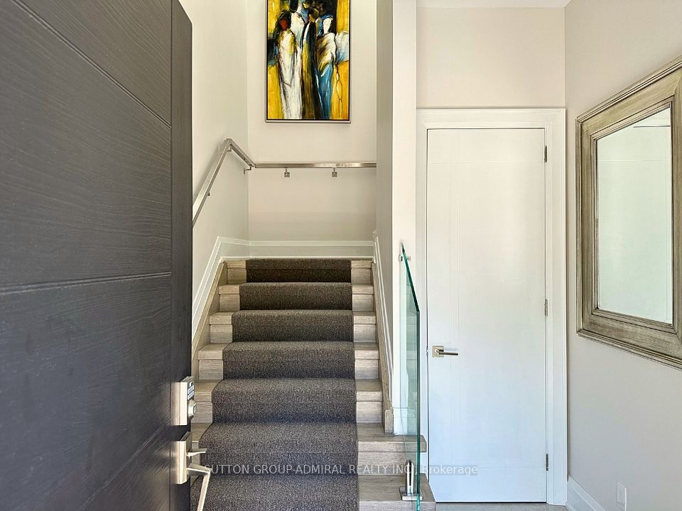 #Upper - 266 Lawrence Avenue, Toronto, ON M4N 1T4