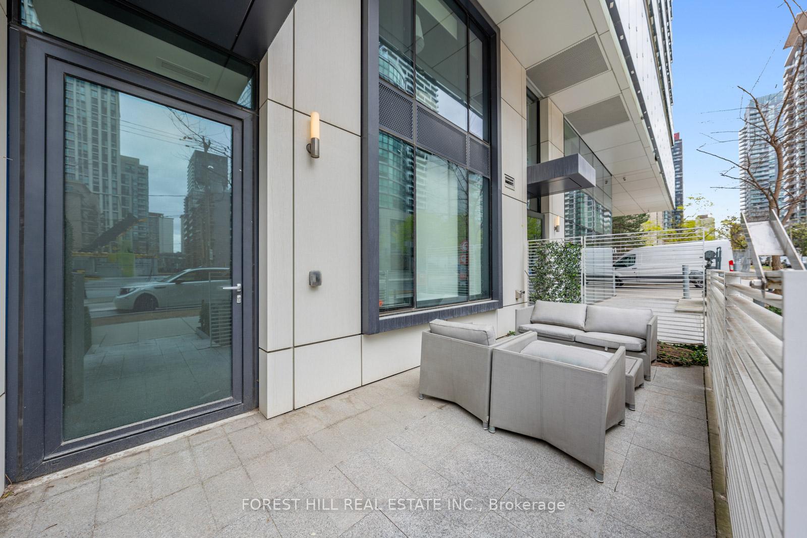 2 Bedrooms Condo at 161 Roehampton, Toronto For sale