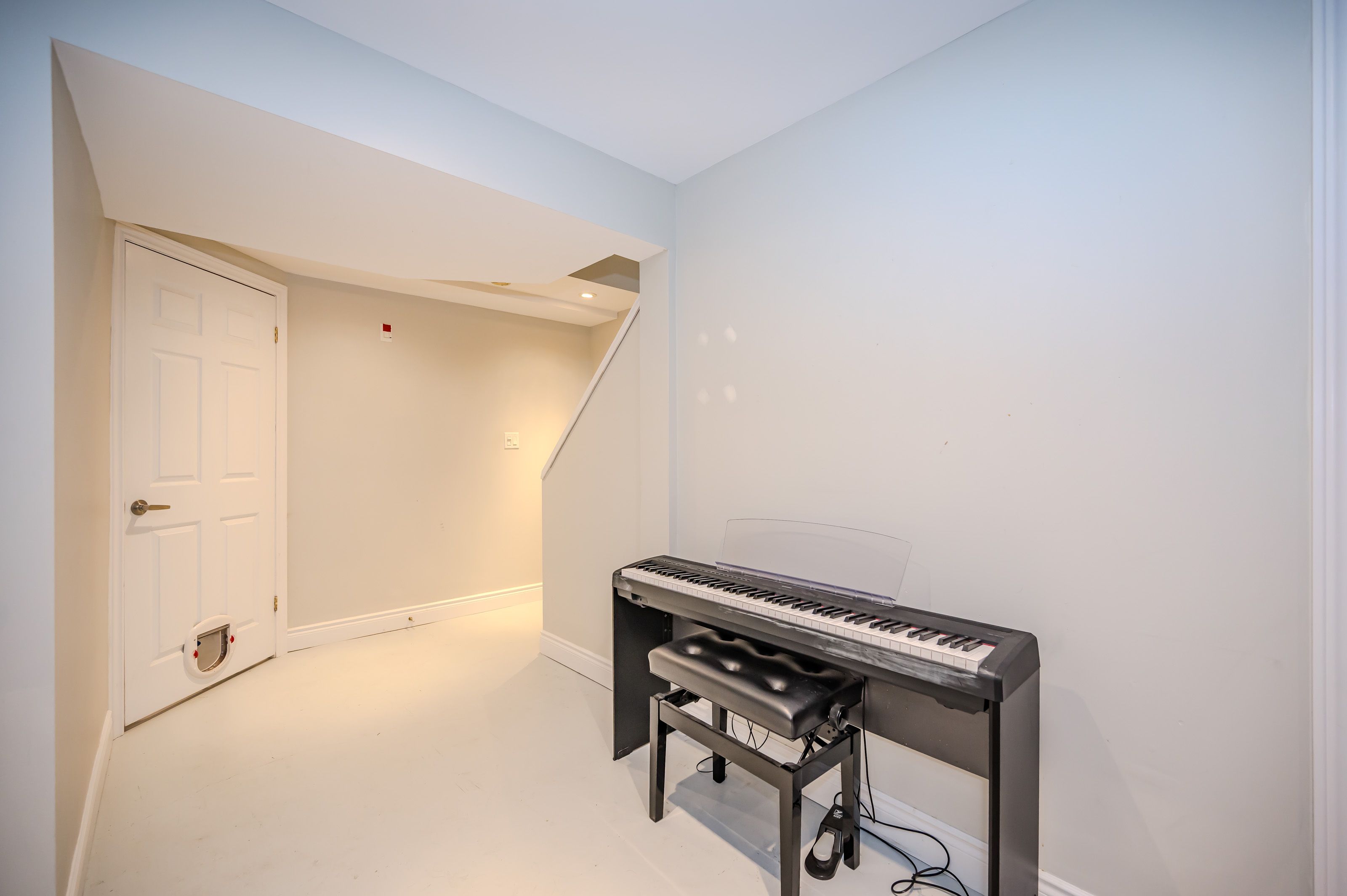 129 Victoria Road N 8