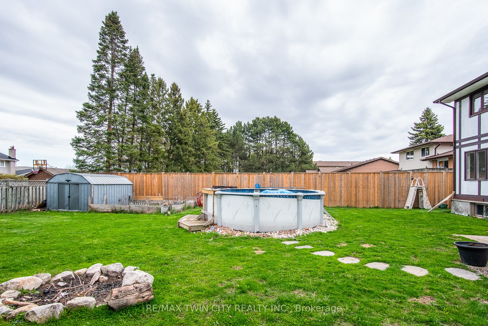 12 Sunrise Drive, Kitchener, ON N2B 3B4