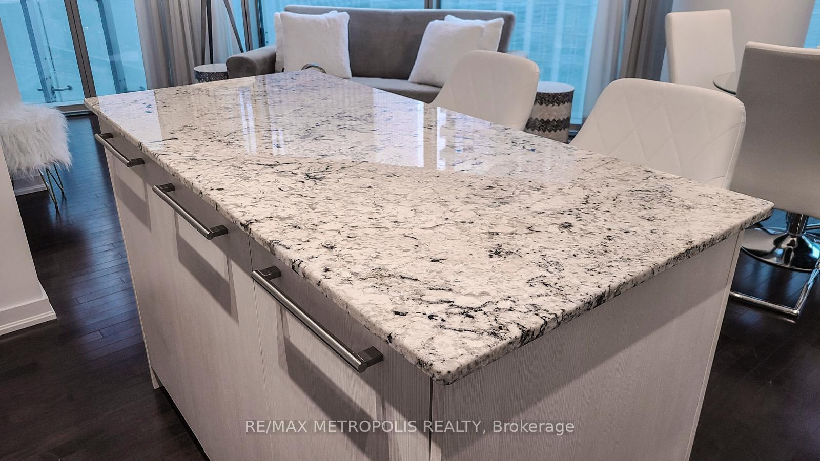 2 Bedrooms Condo at 12 York,  Toronto For sale