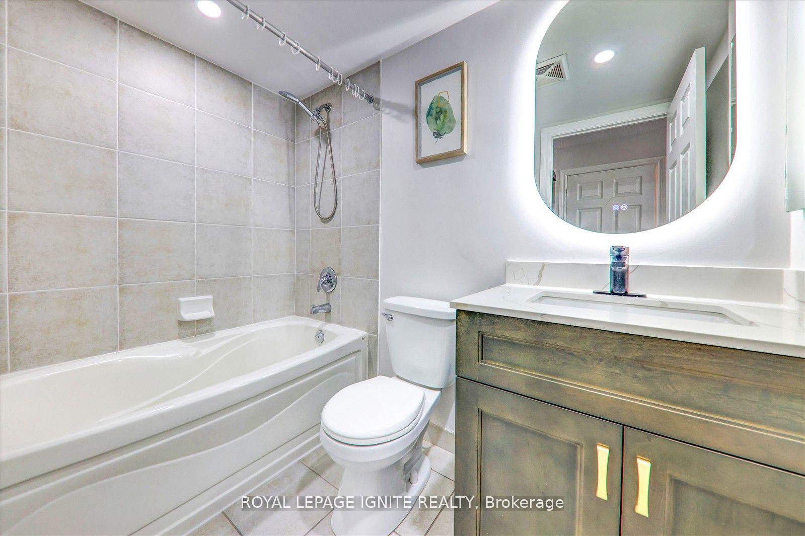 2 Bedrooms Condo at 310 Burnhamthorpe,  Mississauga For sale
